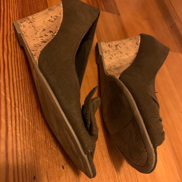 American Eagle by Payless Brown Wedges - Picture 4 of 9